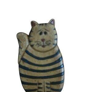 Vintage 1980's wooden striped brown tabby cat brooch pin